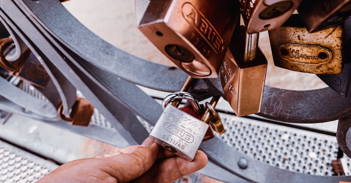 locksmith shop keys — Oliver Locksmith